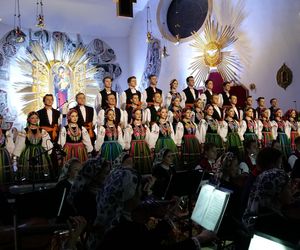 Występ zespołu Mazowsze w Starachowicach