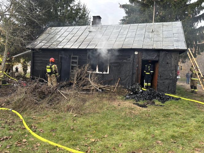 Gmina Skórzec: w Teodorowie spłonął drewniany dom. W budynku strażacy znaleźli ciało mężczyzny