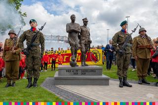 Przy stadionie odsłonięto pomnik żołnierzy 42. Pułku Piechoty