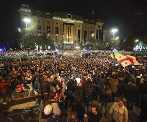 Wielkie protesty w Gruzji. Tłum wygwizdał Orbana 