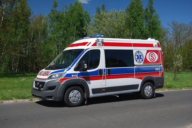 Sielpia Wielka. Motocyklista wjechał w trzyosobową rodzinę! Ojciec i córka w szpitalu