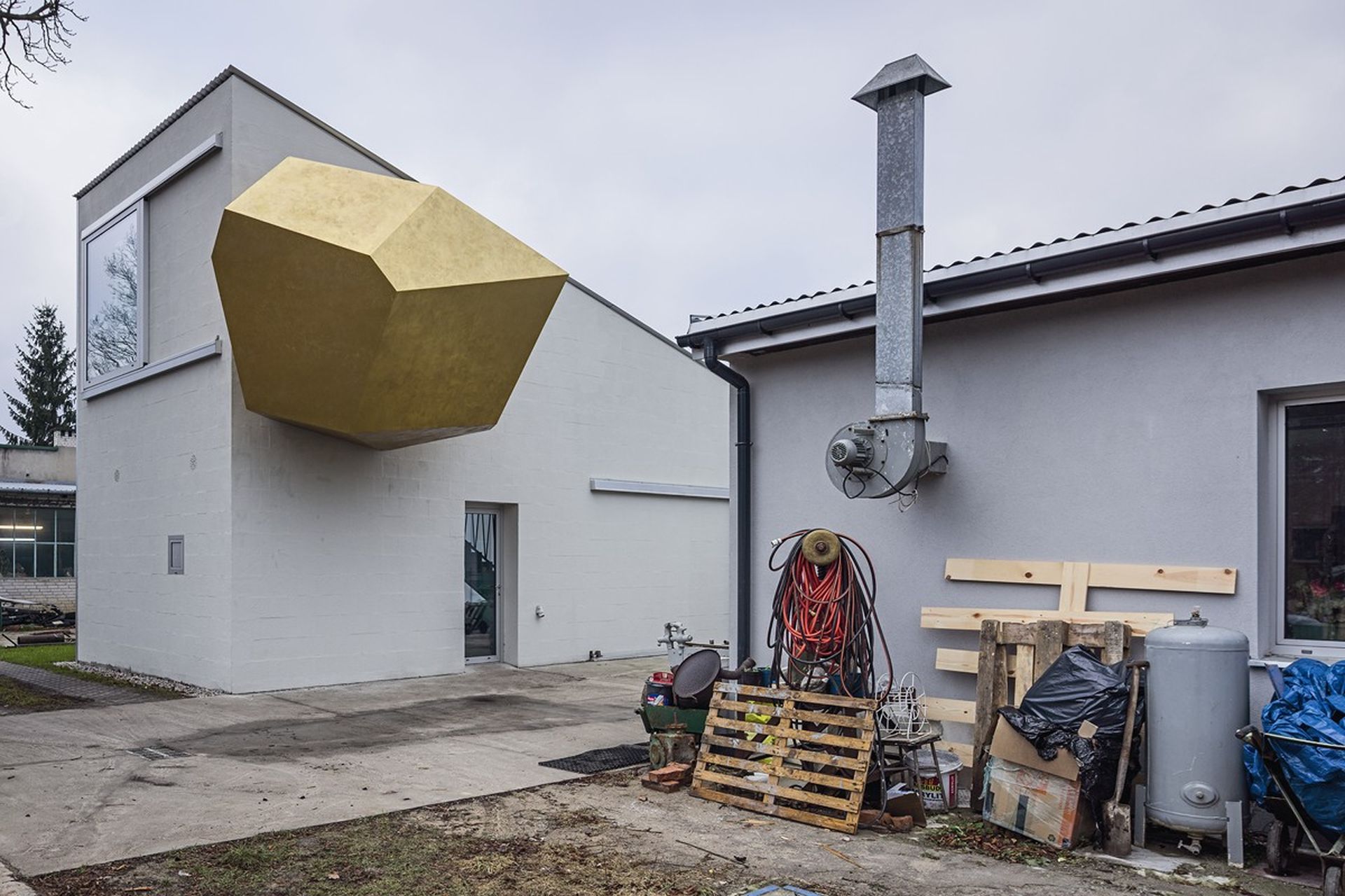 Dom z pracownią artysty na Wesołej