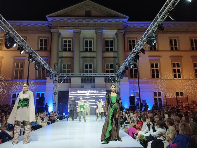 RADOM FASHION SHOW