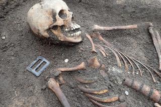 Masowy grób w ogrodzie we Wrocławiu