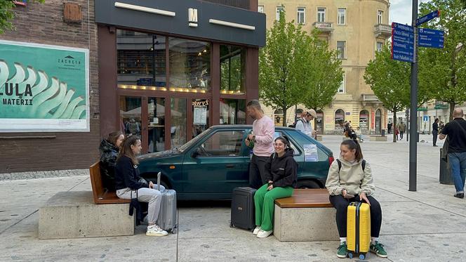 Akcja Miejskiej Agendy Parkingowej na placu Pięciu Rogów w Warszawie