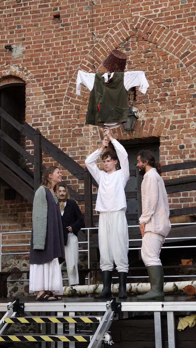 Zwieńczeniem teatralnego weekendu była niedzielna prezentacja egzaminu studentów III roku aktorstwa Uniwersytetu Andrzeja Frycza Modrzewskiego pt. „Prorok Ilja – nieprawdopodobna historia w XIV scenach”