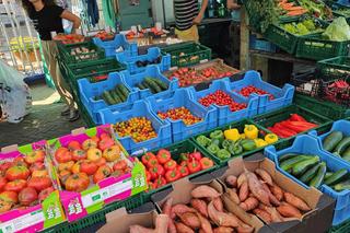 Ceny warzyw i owoców na targu w Amsterdamie