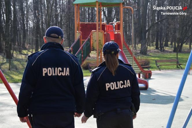 Policjanci czujni w dobie epidemii. Tak patrolują ulice miast Śląska i Zagłębia [ZDJĘCIA]