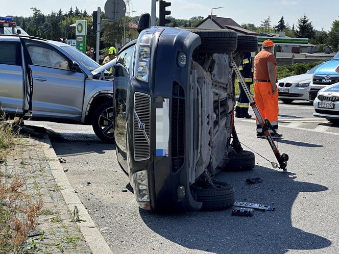 Potworny wypadek pod Legionowem, troje dzieci w szpitalu