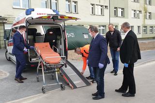 Koronawirus. Szpital Powiatowy w Łapach kupił ambulans. Przyjechał z Wadowic