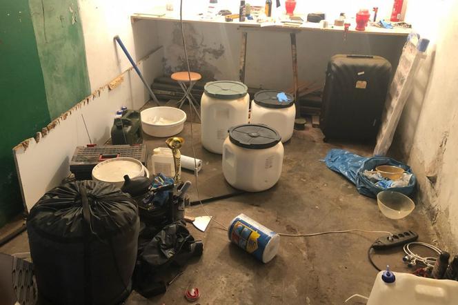 Śląsk: Akcja niczym z serialu Breaking Bad. W garażu produkowali narkotyki o bardzo wysokim stopniu czystości!