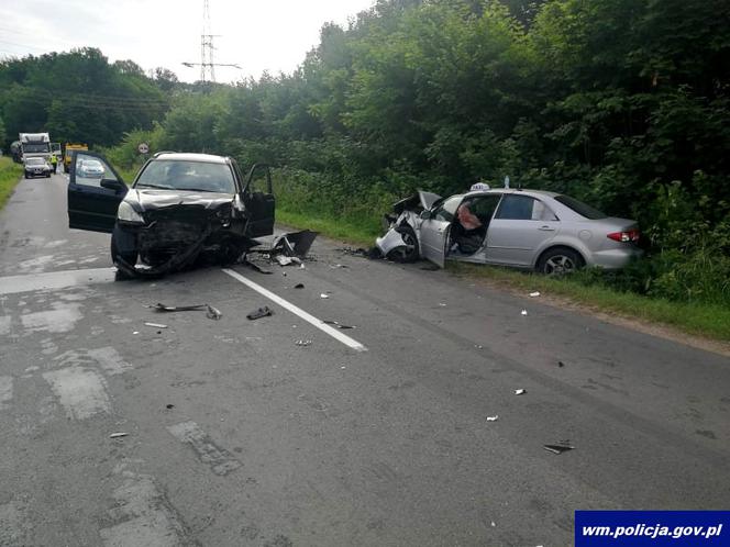 Śmiertelny wypadek w Iławie. Kierowca Mazdy zginął na miejscu