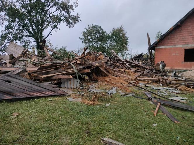 Trąba powietrzna w Łódzkiem. Zniszczenia w gminie Poświętne