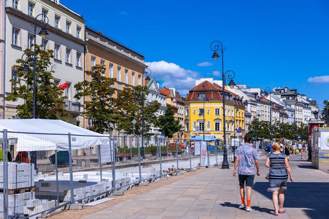 Remont nawierzchni Krakowskiego Przedmieścia w Warszawie w 2024 r.