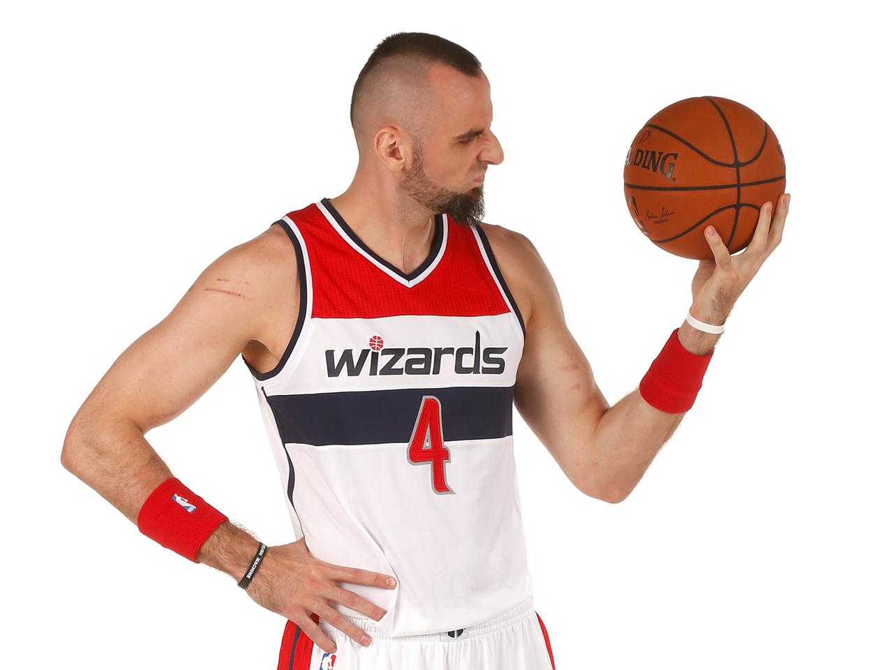 1pub_Marcin Gortat w nowej fryzurze