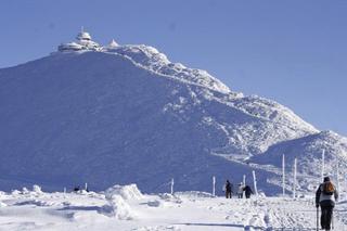 Tragiczny wypadek na Śnieżce. Dwie ofiary śmiertelne po upadku ze szczytu
