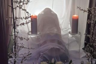 Nietypowe Groby Pańskie. Instalacje zaskakują i skłaniają do przemyśleń. Są w nich ukryte symbole 