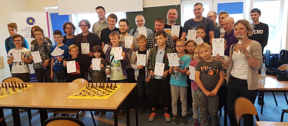 Szachiści zagrali dla Kamila
