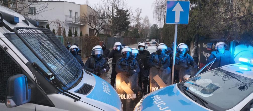 Dom Jarosława Kaczyńskiego otoczony jak twierdza