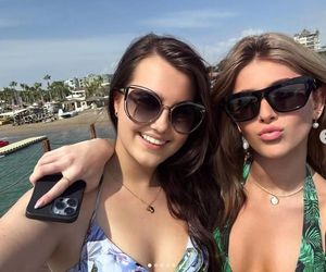 Roksana Węgiel, Julia Antoszkiewicz