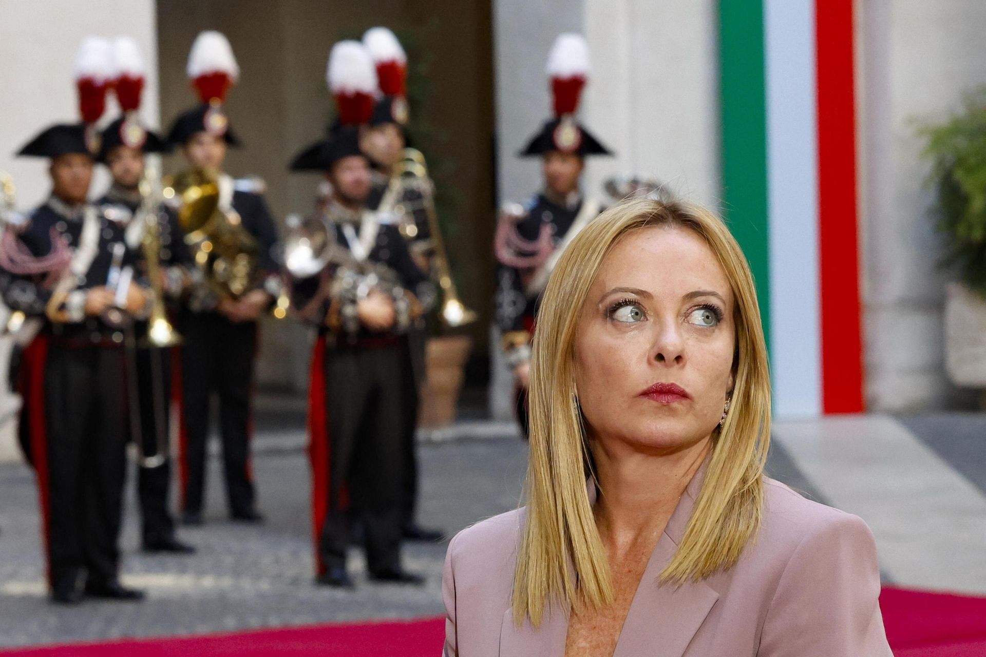 Gest Nawrockiego pod lupą. Ekspert: „Poczuła się zdominowana”