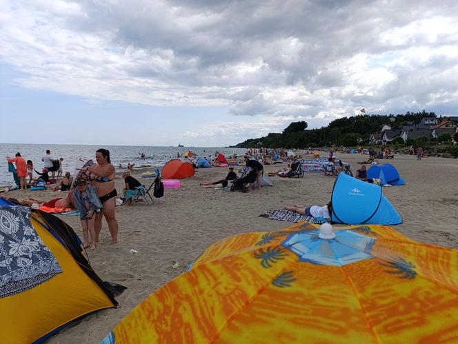 Plaża Mechelinki. Tłum w każdą sobotę i niedzielę