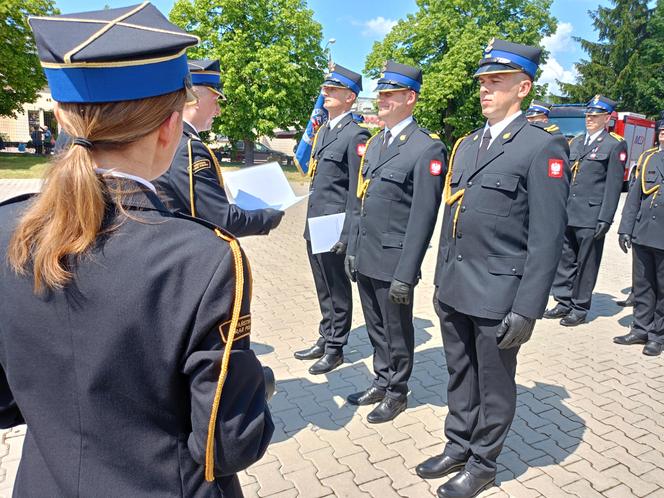 Akty nadania wyższych stopni służbowych odebrało w tym roku 21 strażaków z Komendy Miejskiej PSP w Siedlcach