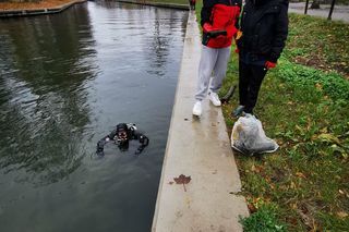 Posprzątali Kanał Łuczański w Giżycku. To, co wyłowili, zaskoczyło wszystkich [ZDJĘCIA]