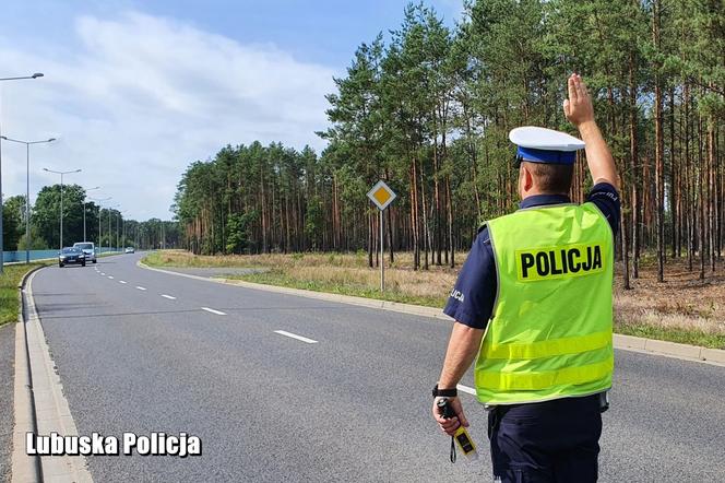 Był poszukiwany listem gończym i kompletnie pijany wsiadł za kierownicę