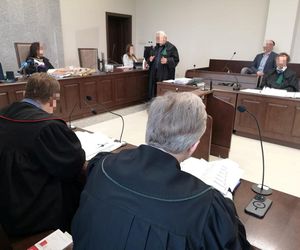 Adwokat zszokował słowami o trumnach na kółkach. Trwa proces