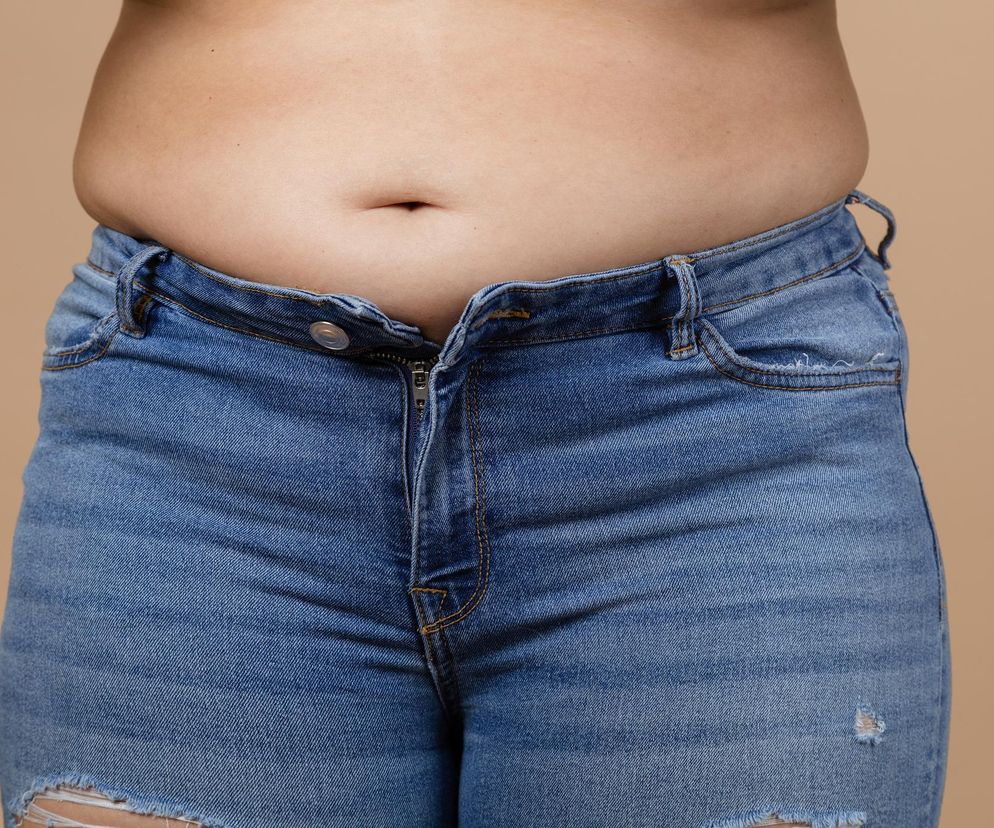 Tak pozbędziesz się zwisającego brzucha. 5 ćwiczeń, z którymi spokojnie dasz sobie radę