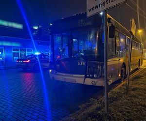 Bydgoszczanin ukradł autobus MZK i ruszył nim za miasto. Po drodze rozbił cztery auta