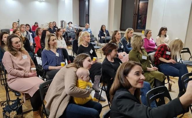 Aktywne mamy na pokład! Klub przedsiębiorczych mam spotyka się w środę