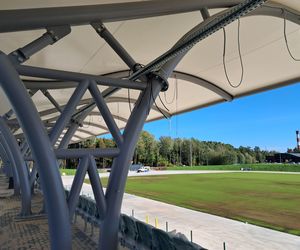 Budowa stadionu w Starachowicach. Na murawie już zielono