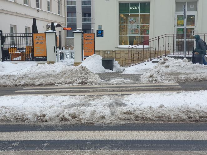 Na lubelskich chodnikach zalega śnieg