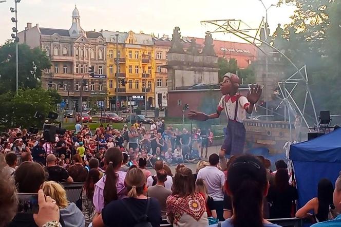 Kosmiczna Podróż Guliwera na placu Solidarności