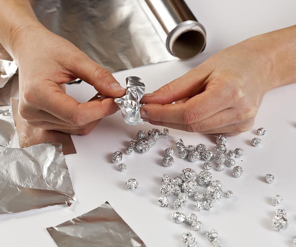 KROK I – Formowanie kulek z folii aluminiowej