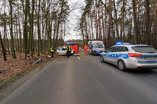 Tragiczny wypadek pod Jarocinem! Nie żyje 29-letni kierowca, a jego żona trafił do szpitala [ZDJĘCIA]