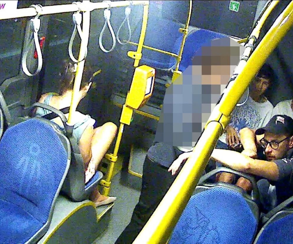 Mężczyzna pobity w autobusie w Krakowie. Grupa osób poszukiwana przez policję