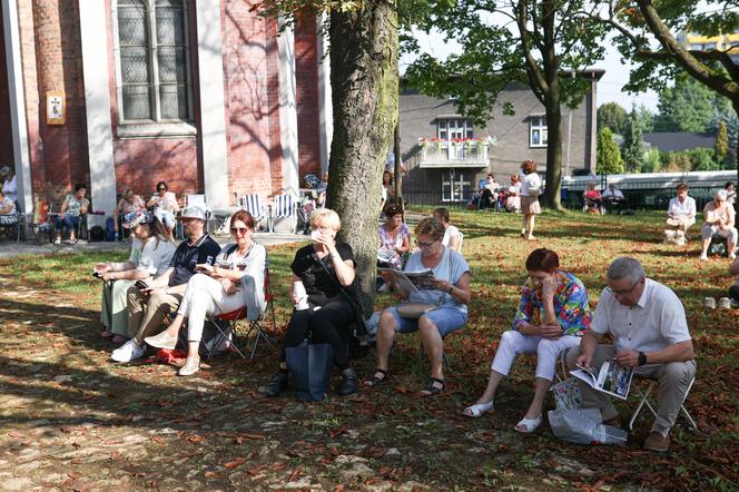 Tysiące kobiet i dziewcząt na pielgrzymce do Piekar Śląskich. "Jestem w Kościele, więc idę"