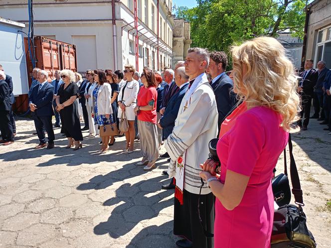 W ścianie budynku powstającego Branżowego Centrum Umiejętności w branży elektroenergetyki zamurowana została także kapsuła czasu