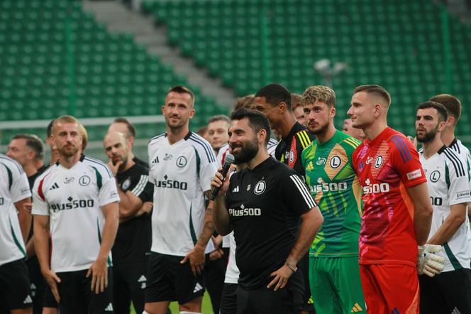 Legia z hukiem rusza po tytuł. Warszawski klub z wielką pompą zaprezentował kadrę na nowy sezon