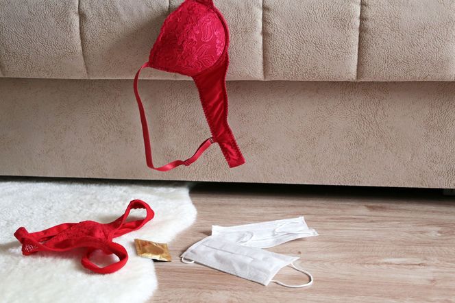 Seks wzmacnia odporność. Czy ochroni przed koronawirusem? [SEKSUOLOG ROZWIEWA WĄTPLIWOŚCI]