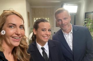 M jak miłość nowy sezon. Viola (Magdalena Waligórska), Magda (Anna Mucha), Andrzej Budzyński (Krystian Wieczorek) na planie