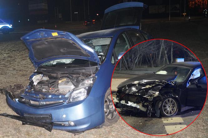 Potworne zderzenie toyoty z BMW w Piasecznie. Pogotowie zabrało rannego