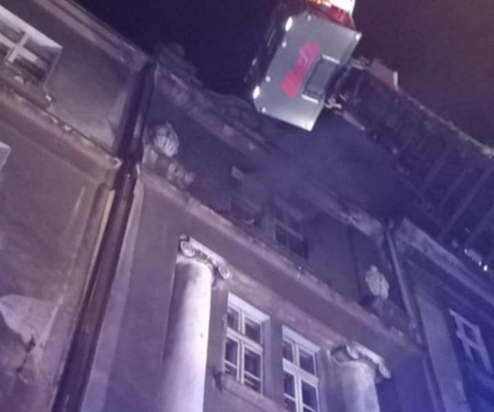 Kalisz. Nocny pożar mieszkania w kamienicy przy ul. Pułaskiego