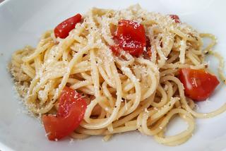 Makaron w sosie pomidorowym: danie jednogarnkowe [Obiad w 15 minut]