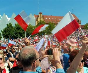 Manifestacja 4 czerwca na placu Solidarności w Szczecinie