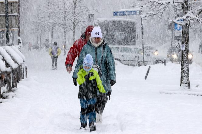 Śnieg i oblodzenie w mieście