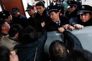 Horror w Szanghaju! Stratowali się za fałszywe dolary